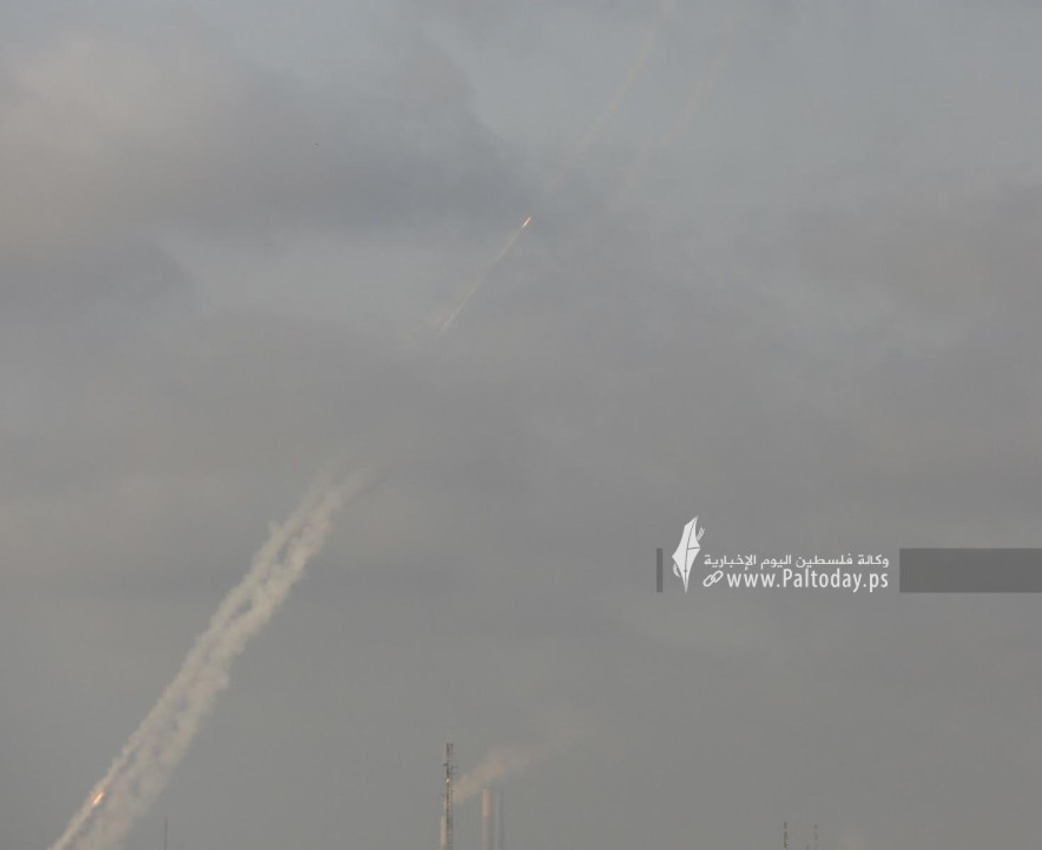 رشقات صاروخية تصل مدينة القدس (12).JPG