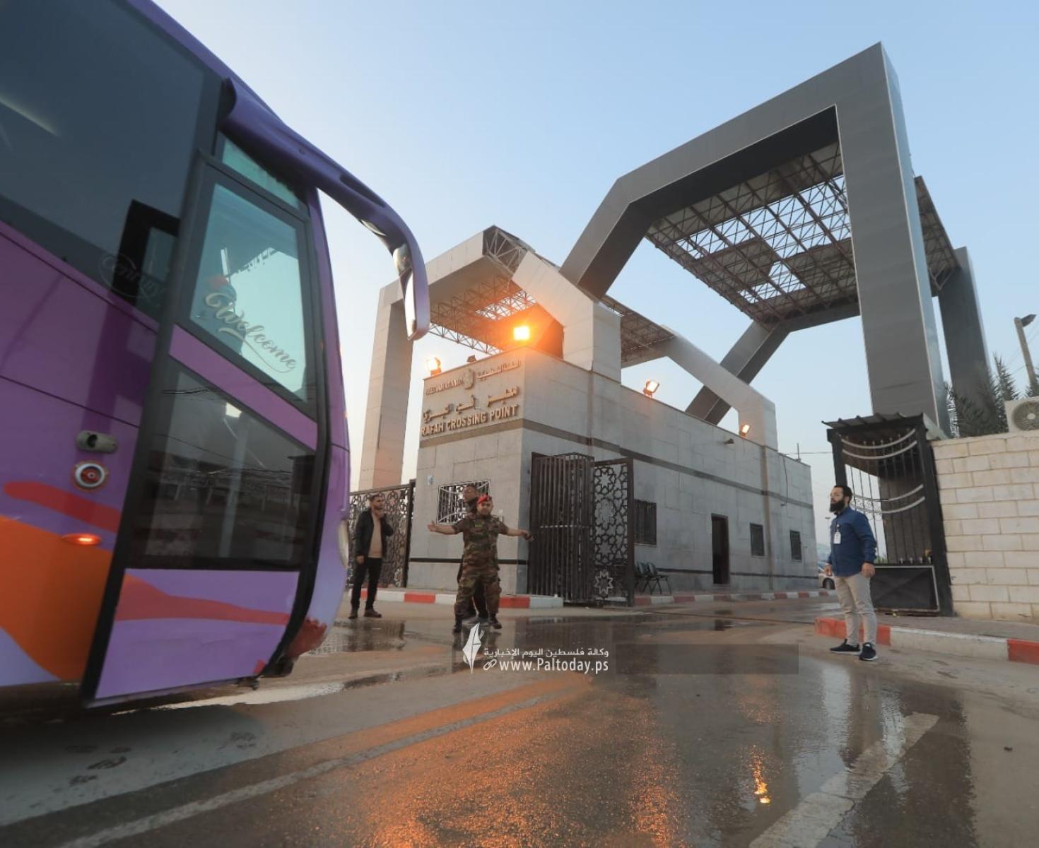 معتمري قطاع غزة،باتجاه بيت الله الحرام عبر معبر رفح البري (10).jpg