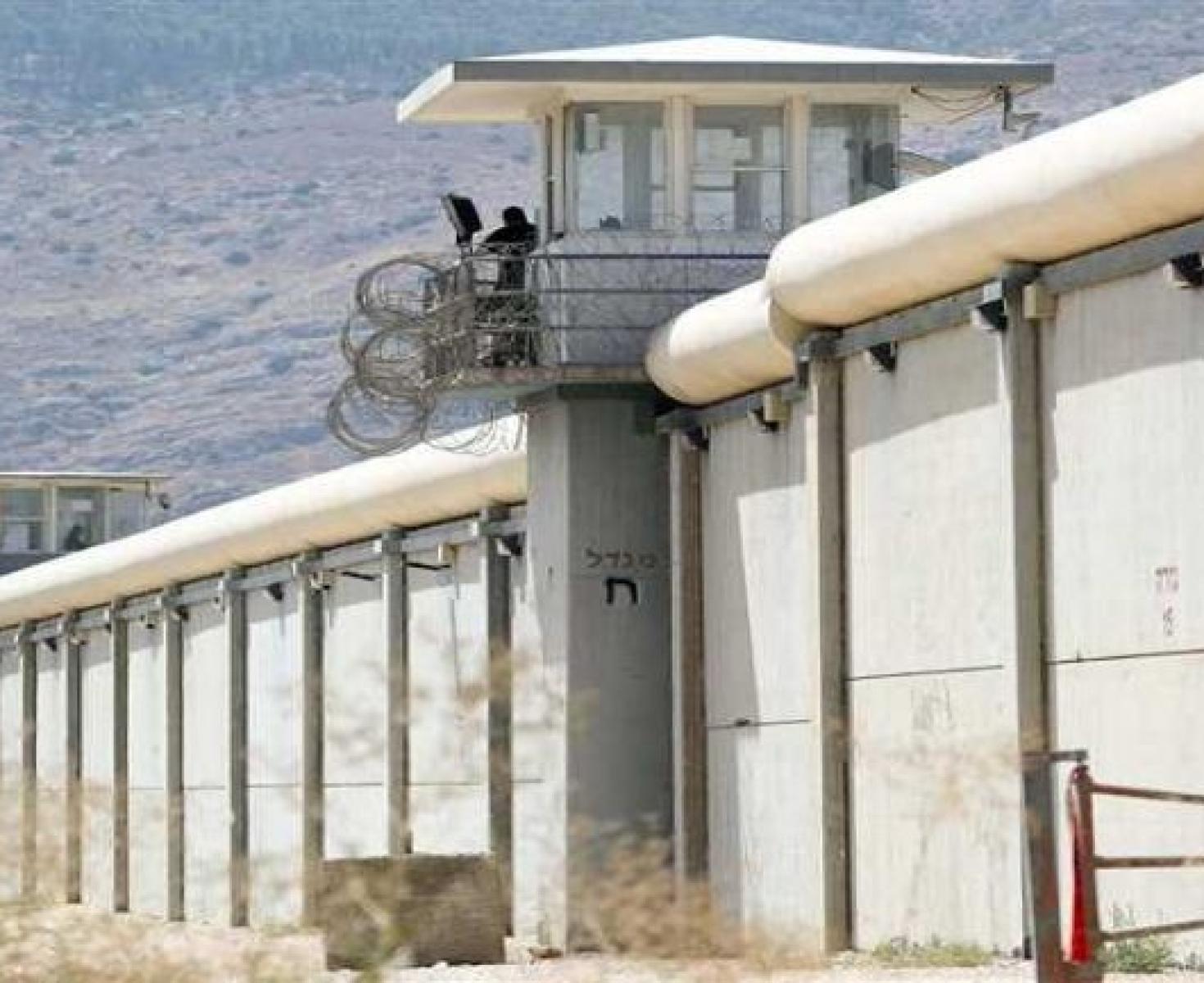 معتقلات الاحتلال.jpeg