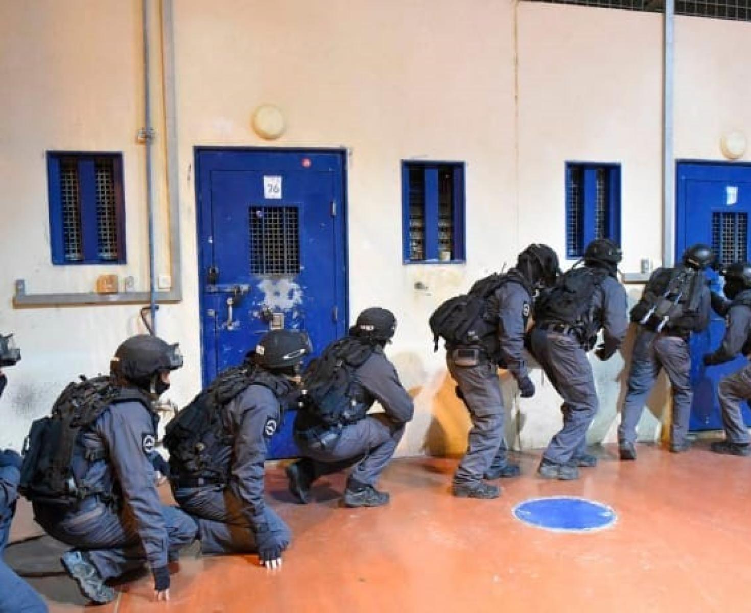 السجون والمعتقلات