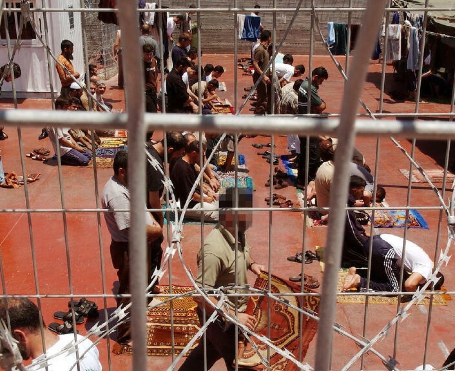 عصيان الأسرى.jpg