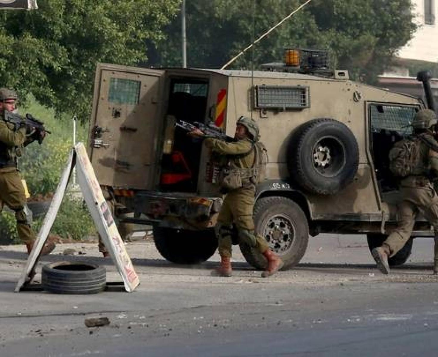 قوات الاحتلال تعتقل شابًا بعد إطلاق النار على مركبته في القدس