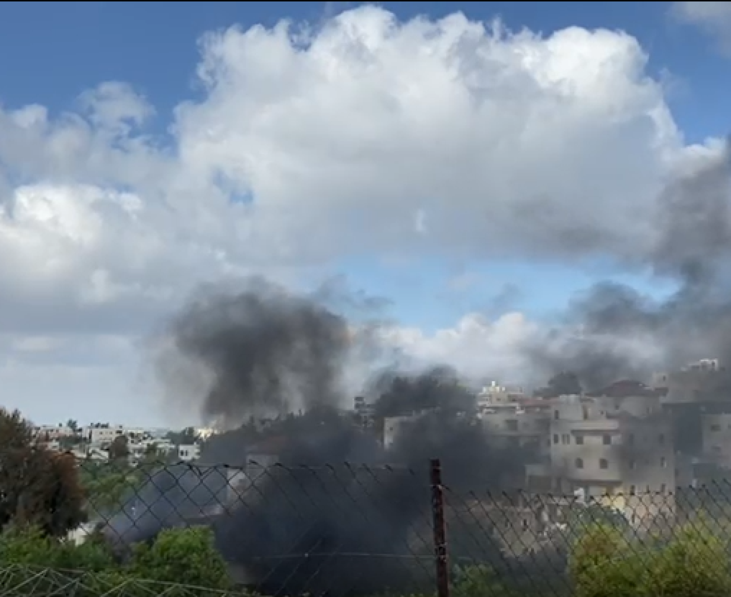 إطلاق نار واحراق منازل بشجار عائلي في الخليل