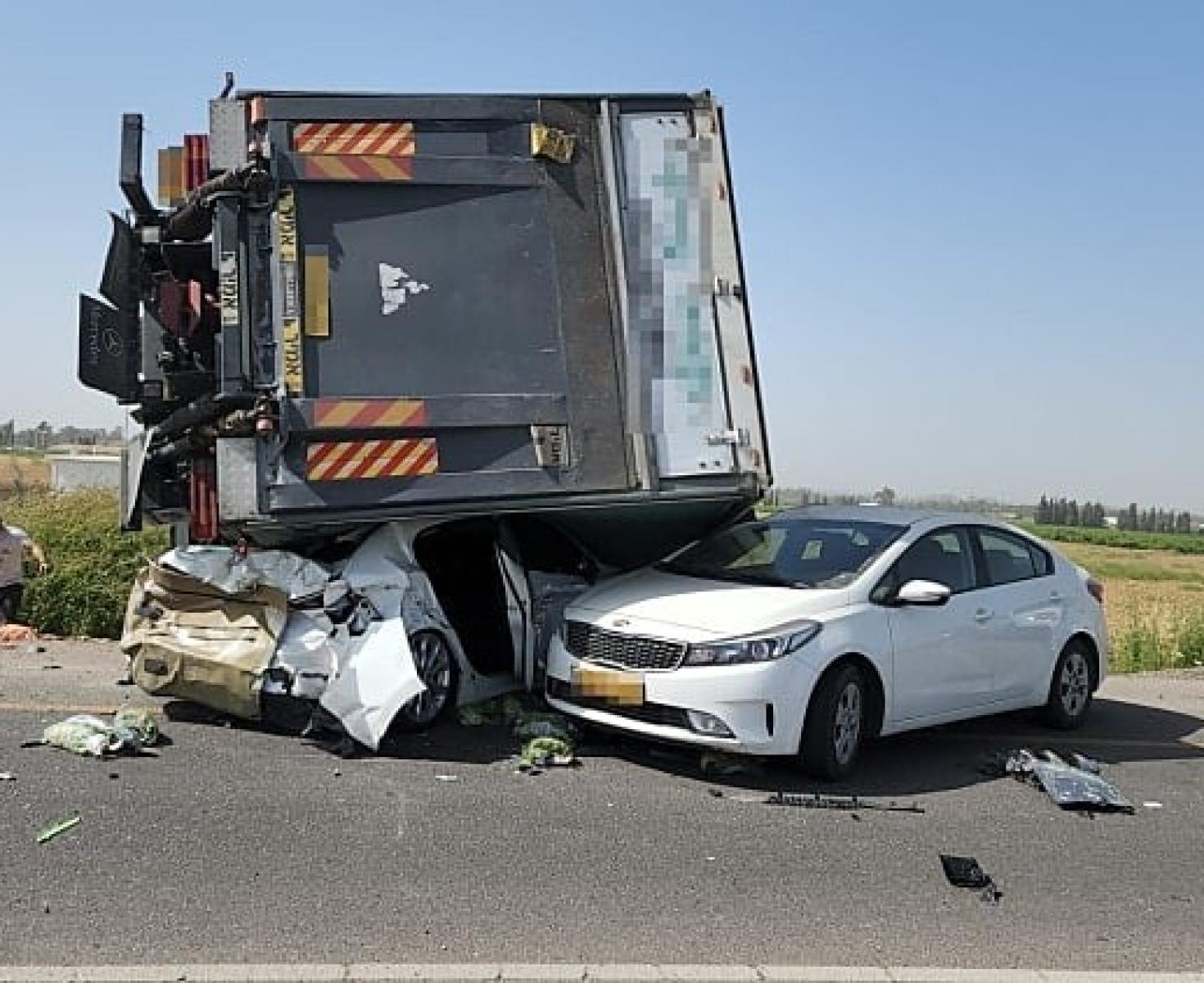 بجراح في حادث سير بغلاف غزة