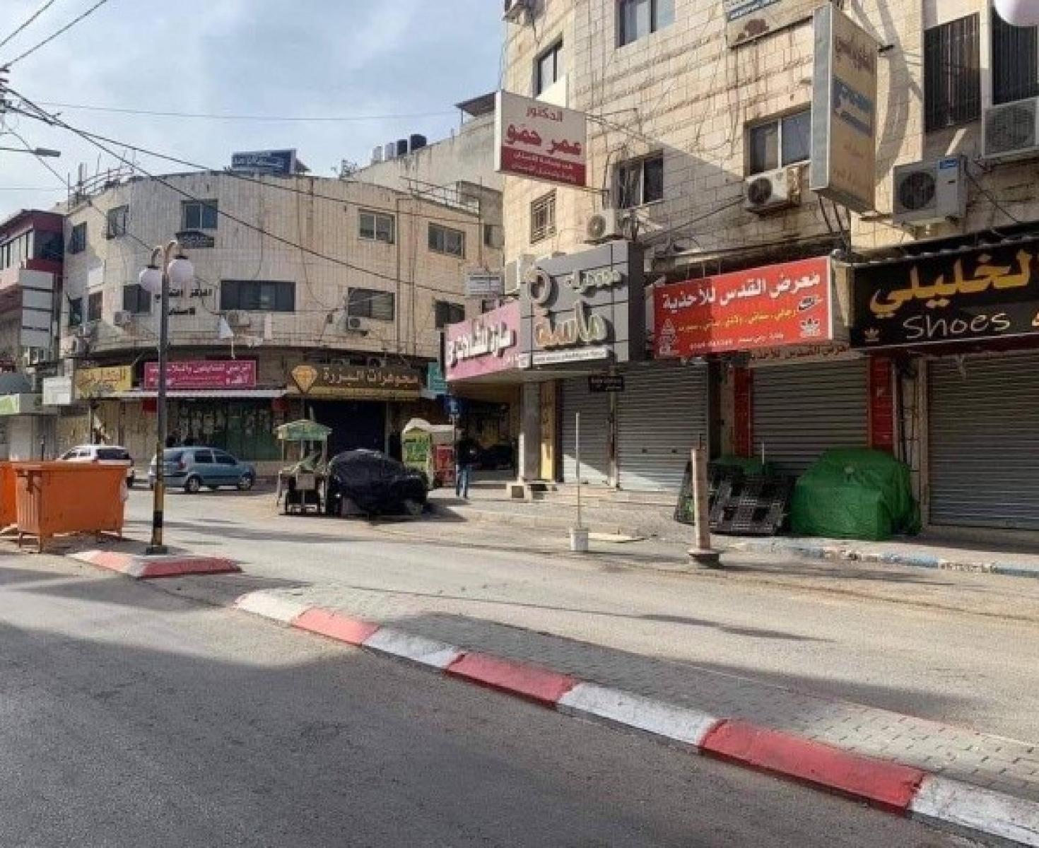 اضراب شامل في الضفة.jpg