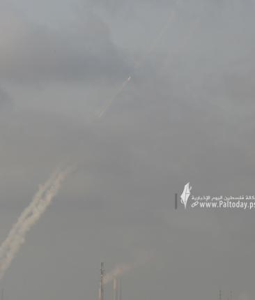 رشقات صاروخية تصل مدينة القدس (12).JPG