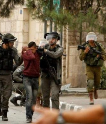 قوات الاحتلال تعتقل شابا في نابلس