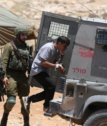 قوات الاحتلال تعتقل خمسة مواطنين غرب جنين