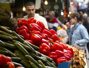 أسعار الخضروات والدجاج واللحوم في غزة .jpg