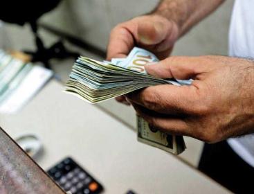 كيف جاء سعر الدولار مقابل الشيكل اليوم الثلاثاء 2 مايو 2023؟