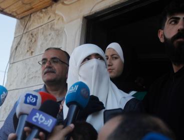 زوجة الشيخ خضر عدنان.jfif