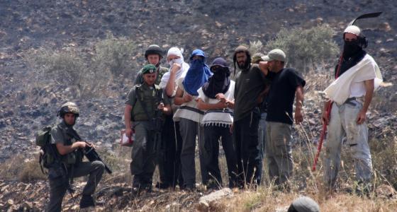 مستوطنون يعتدون على سائق حافلة في سلوان