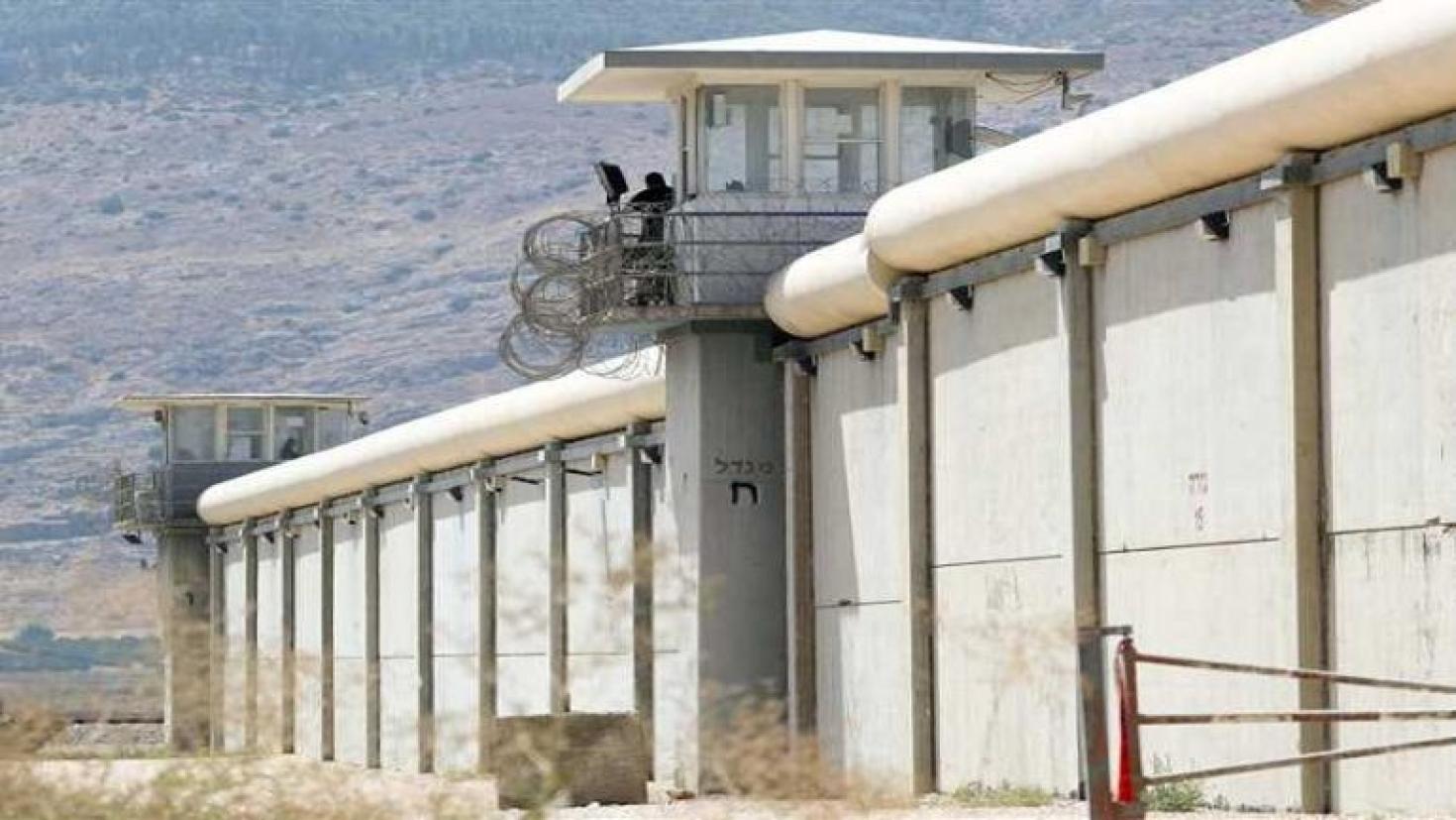 معتقلات الاحتلال.jpeg