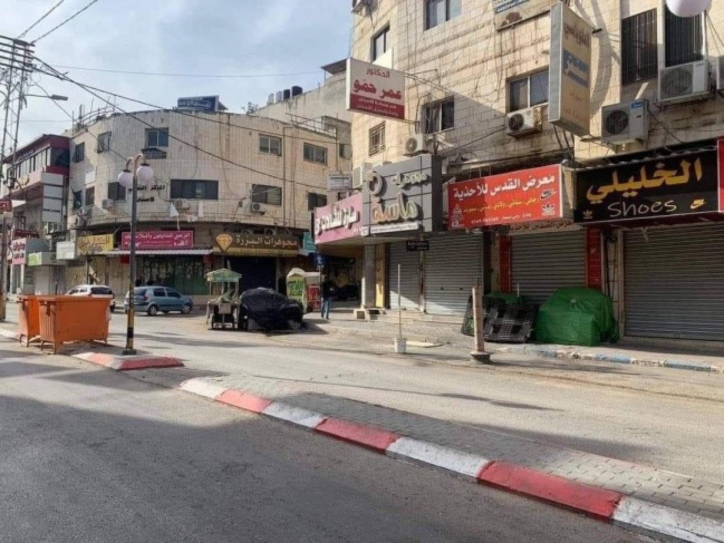 اضراب شامل في الضفة.jpg