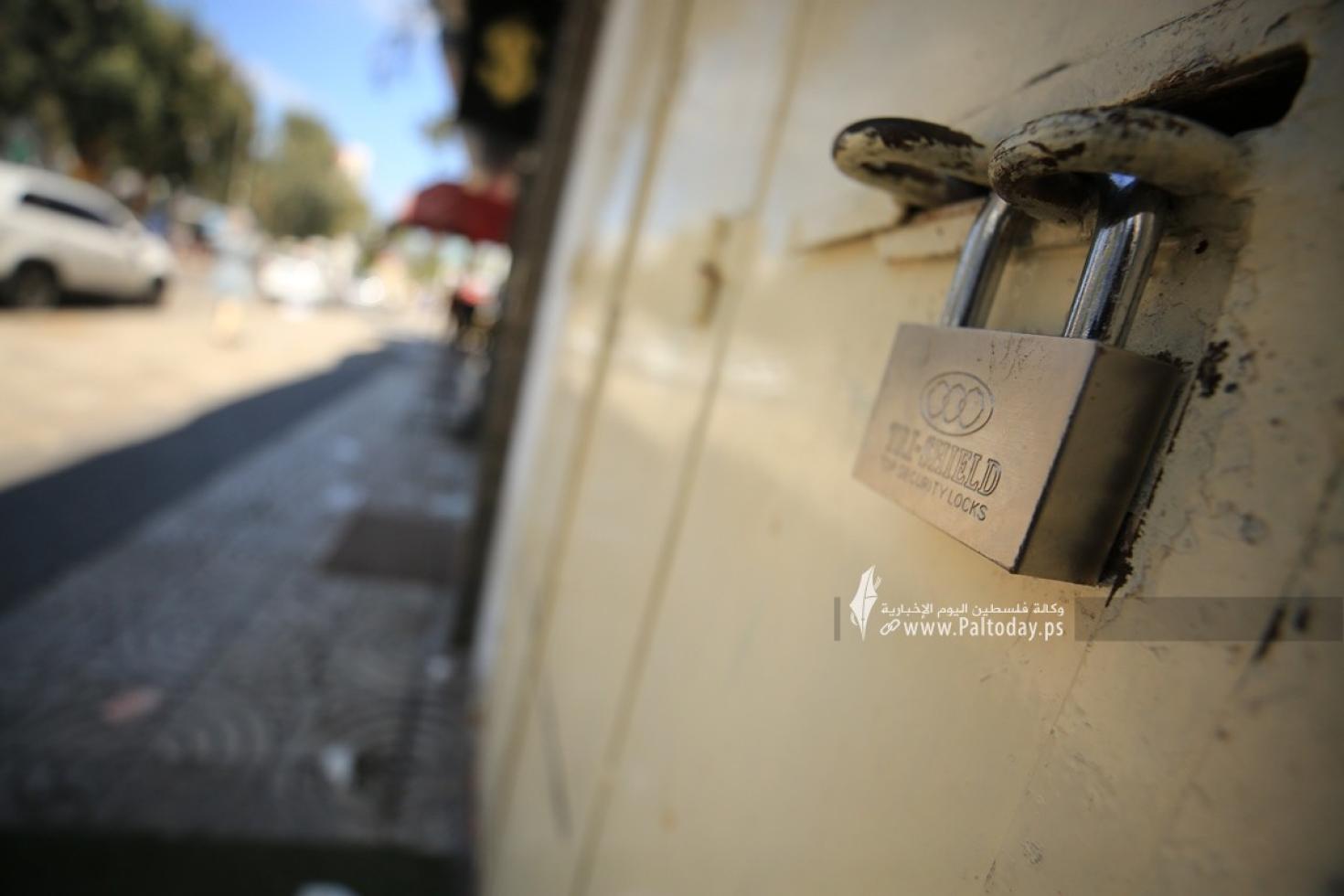 اضراب شامل وإغلاق المحال التجارية في غزة حداداً على الشهيد خضر عدنان (7).JPG