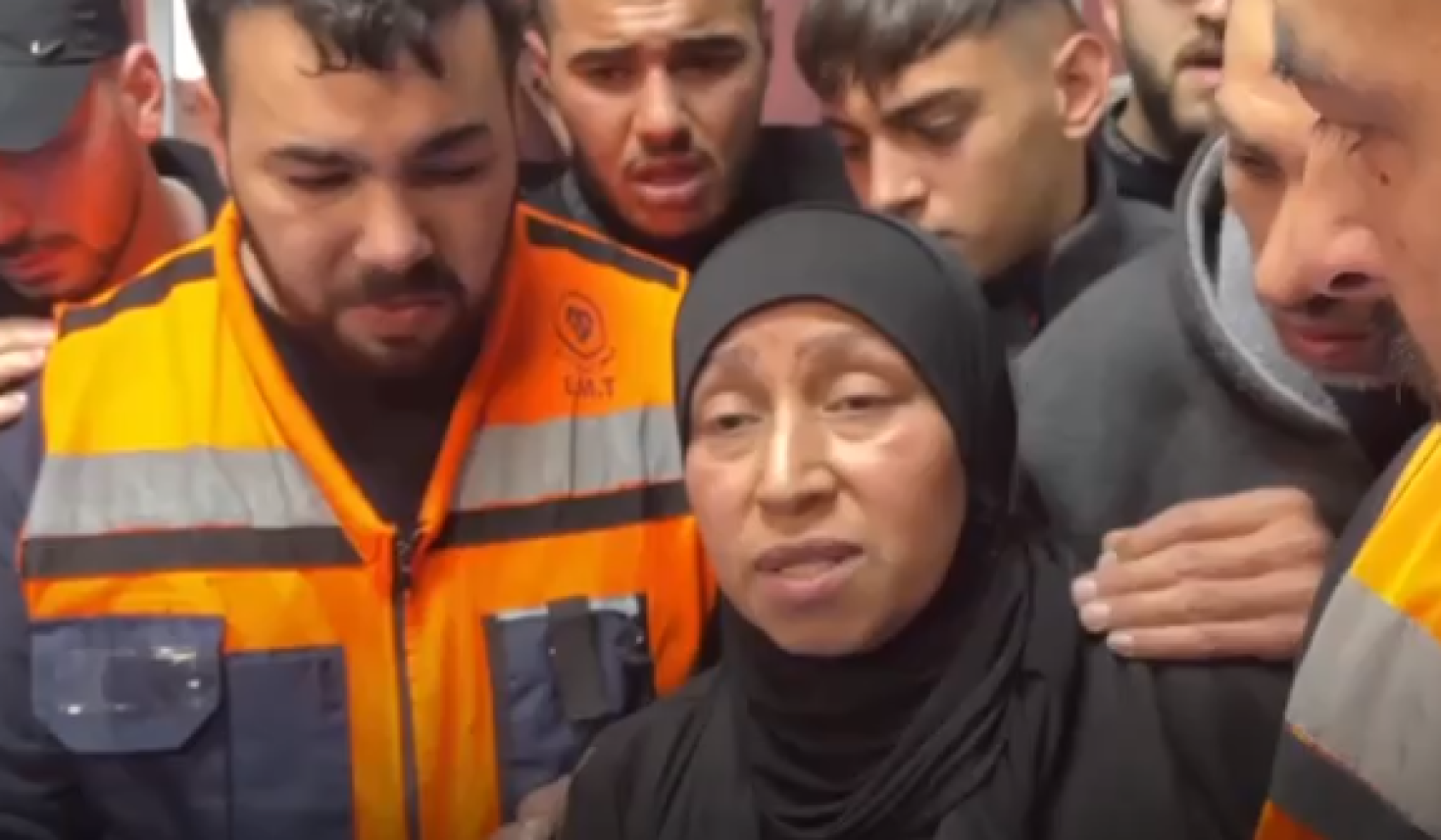 والدة العزيزي.PNG